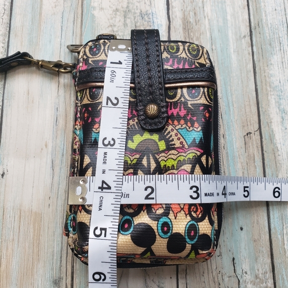 Sakroots Crossbody Wallet. - Picture 3 of 16